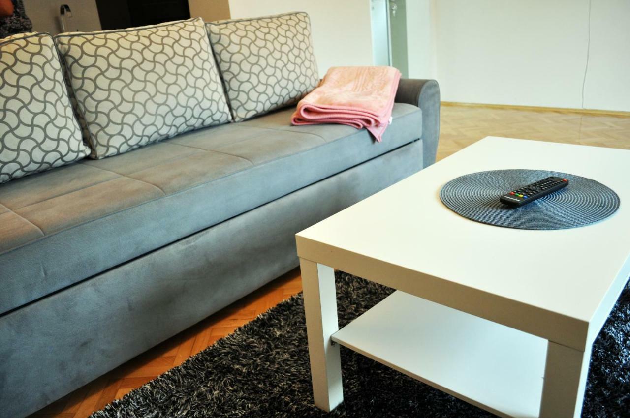 Apartman Dina Appartamento Tuzla Esterno foto
