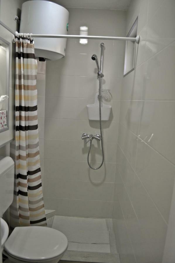 Apartman Dina Appartamento Tuzla Esterno foto
