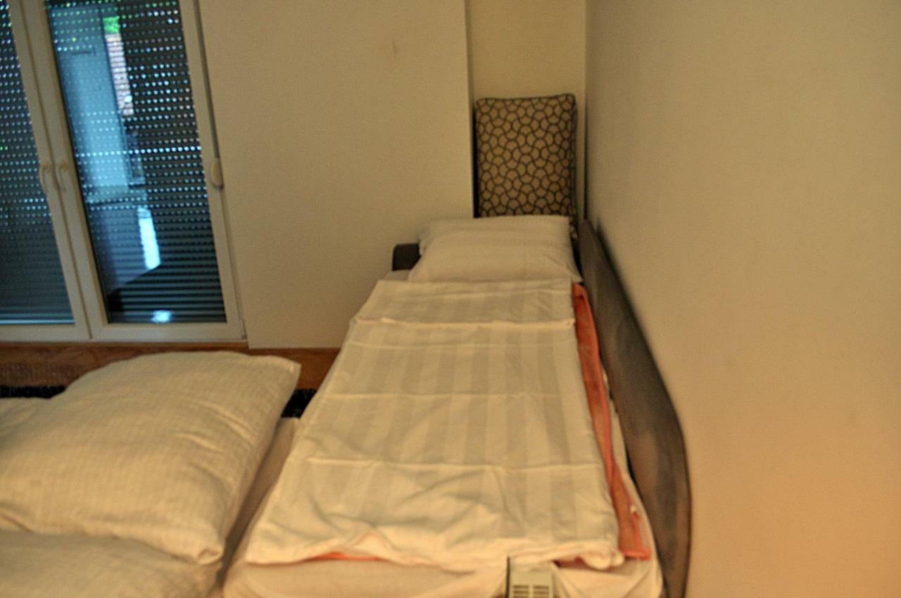 Apartman Dina Appartamento Tuzla Esterno foto